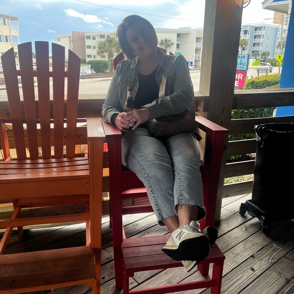 Meet your Posher, Amber - Picture 1 of 2